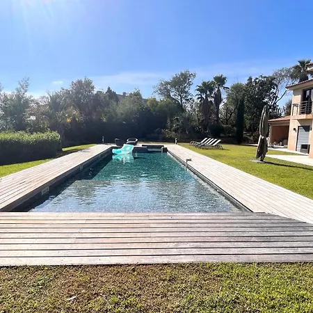 Luxueuse Vue Avec Piscine Golfe De St Tropez 14 Personnes