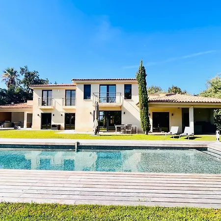 Luxueuse Vue Avec Piscine Golfe De St Tropez 14 Personnes