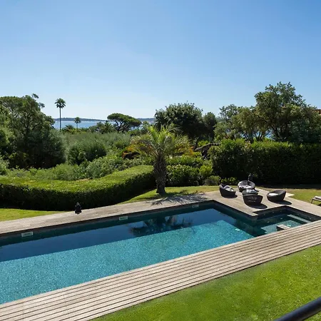 Villa Luxueuse Vue Avec Piscine Golfe De St Tropez 14 Personnes Grimaud