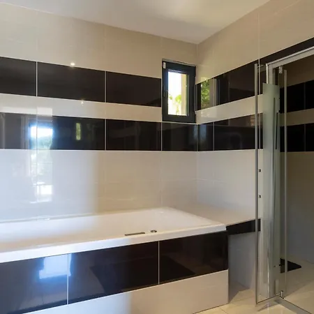 Luxueuse Vue Avec Piscine Golfe De St Tropez 14 Personnes Villa Grimaud